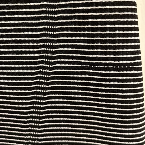 ❤️SOLD❤️Lululemon Athletica Black and White striped Run Swiftly Tank Top - Picture 2 of 4